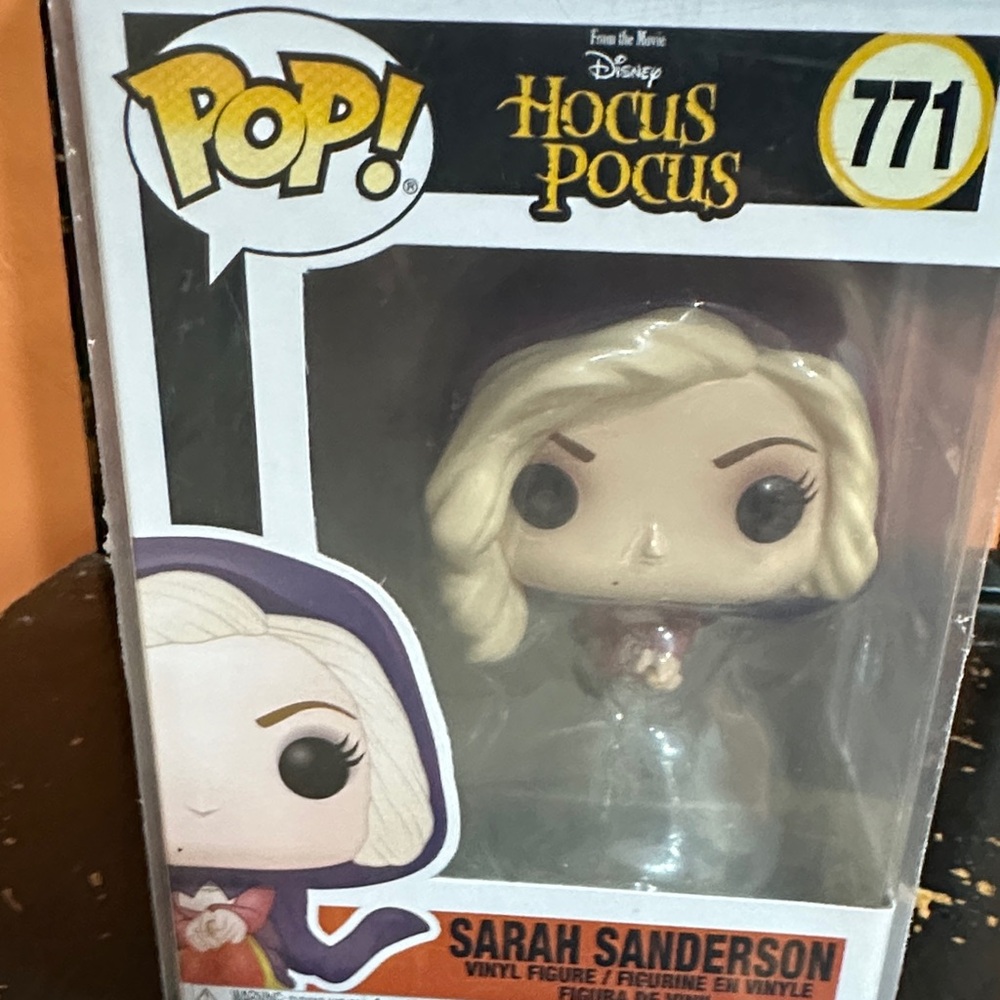 Funko Pop Sarah Sanderson with Blonde Hair and Purple Cloak